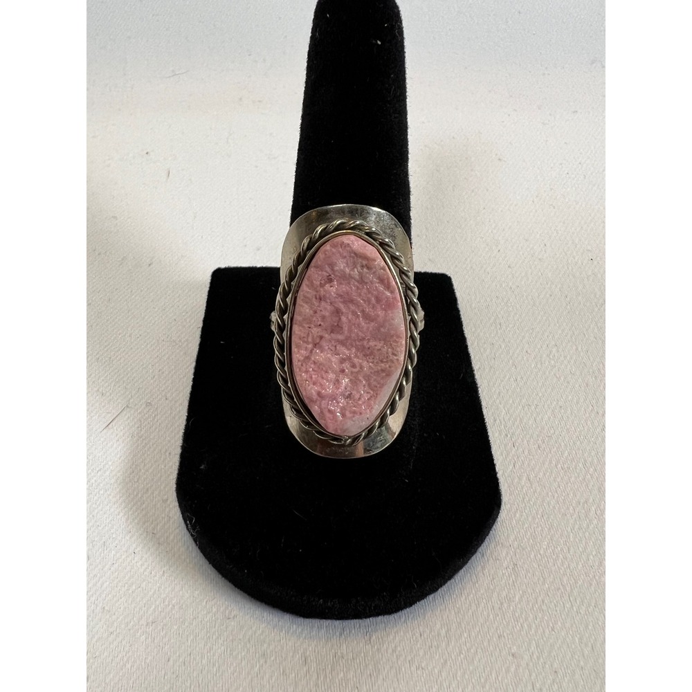 Vintage Pink Raw Stone Statement Ring Silver Tone Shield Rope Bezel Size 7.5